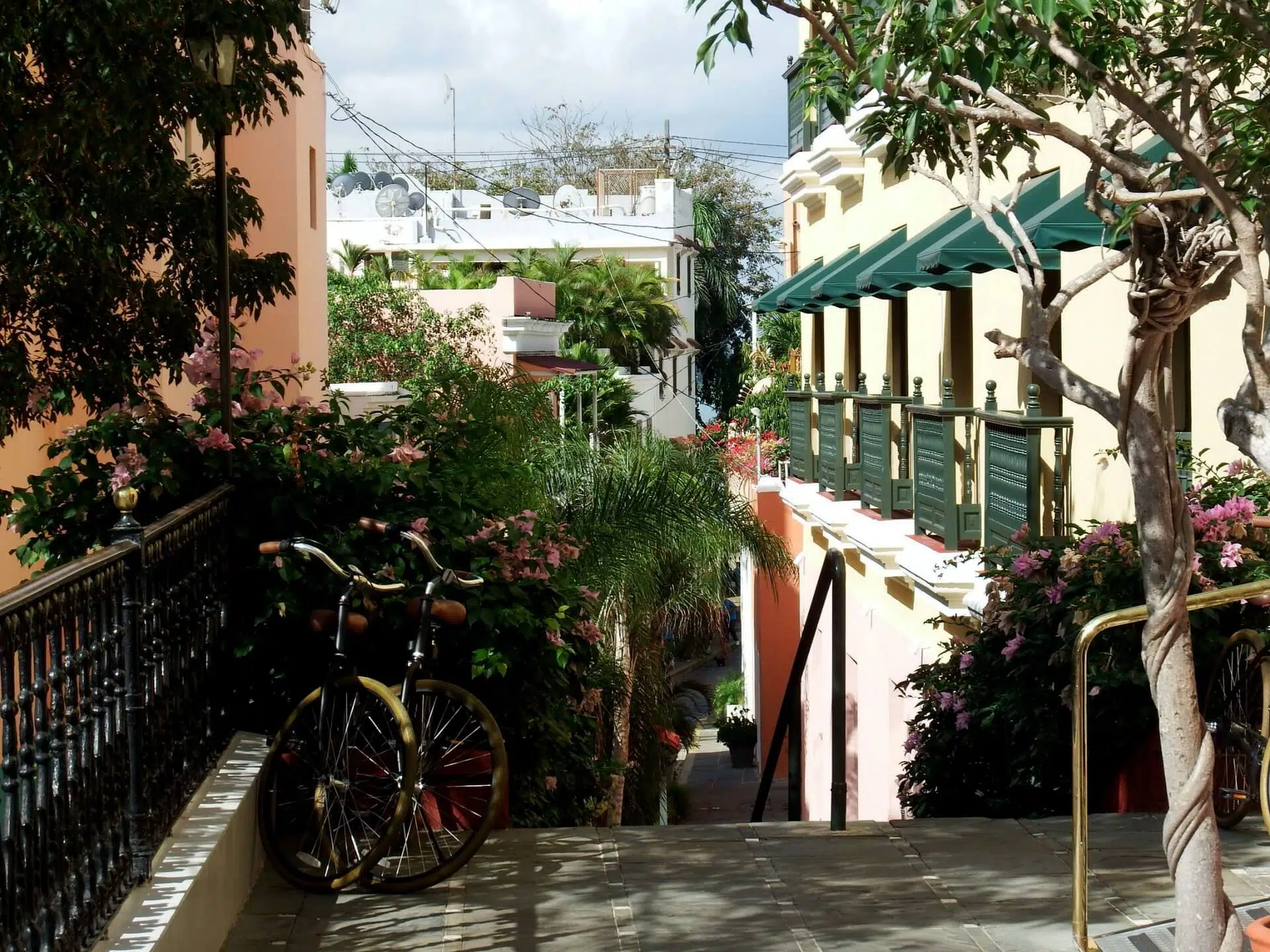 Puerto Rico Vacation Ideas : Dare To Discover The Many Treasures Of Caribbean Island 8 Hotel El Convento, Calle del Cristo, San Juan Antiguo