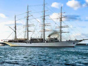 Sailing Heraklion Port