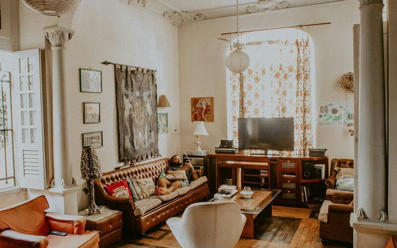 advantages and disadvantages of living in hostel5