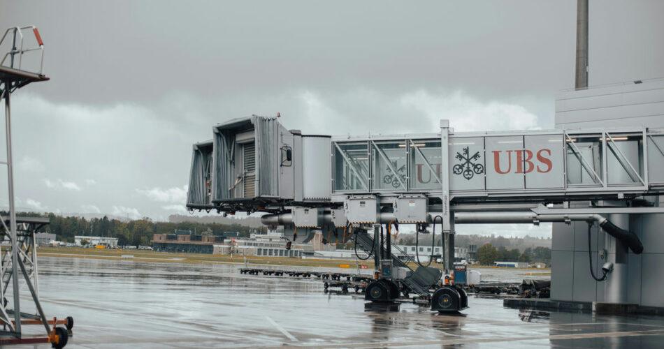 can you book cheap flights at the airport1